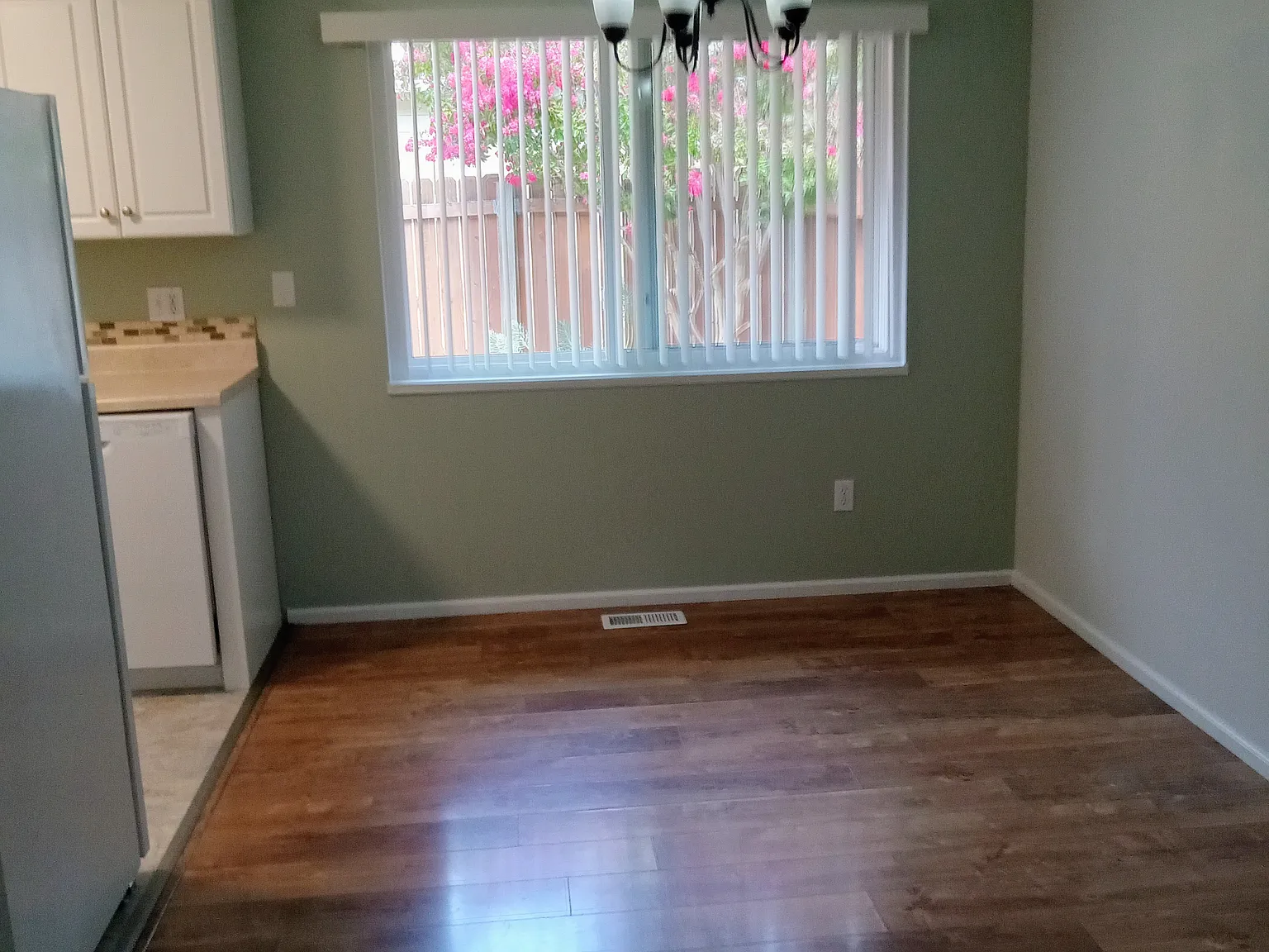 3 bed, 1000 sqft, $2,000 — Photo 4
