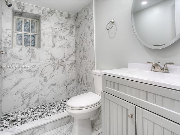 3rd image of 4141 Nautilus Dr APT 4B