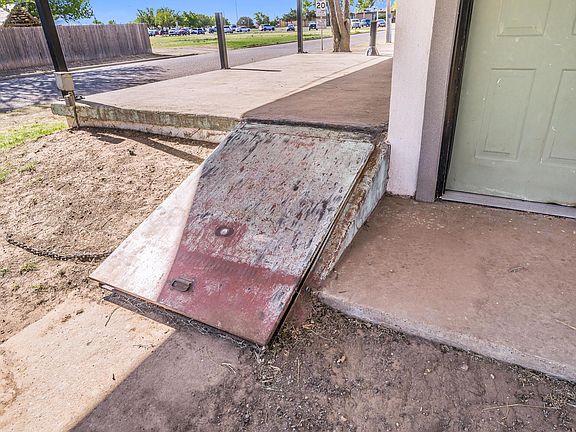 4th image of 910 8th Ave