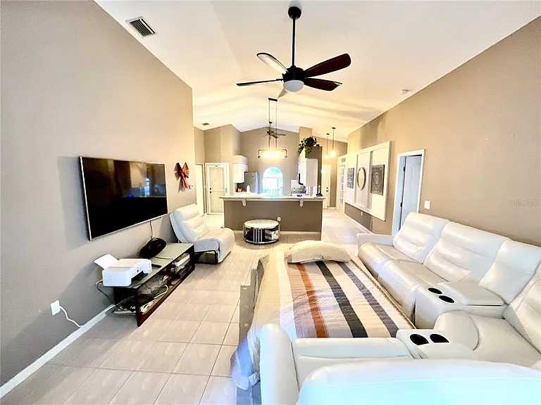 2789 Morningside Dr — Photo 2