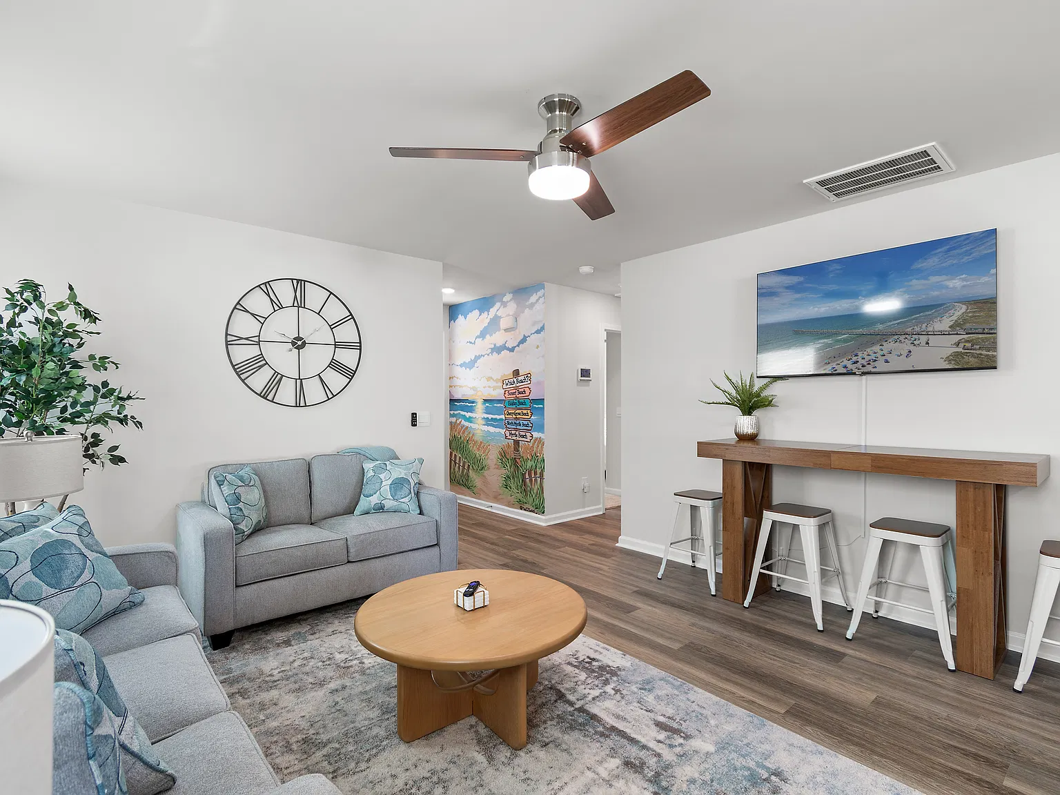 2 bed, 1045 sqft, $2,200 — Photo 3