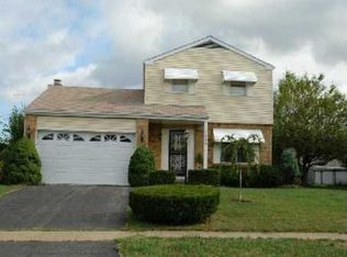 2829 Hartley St, Oregon, OH 43616