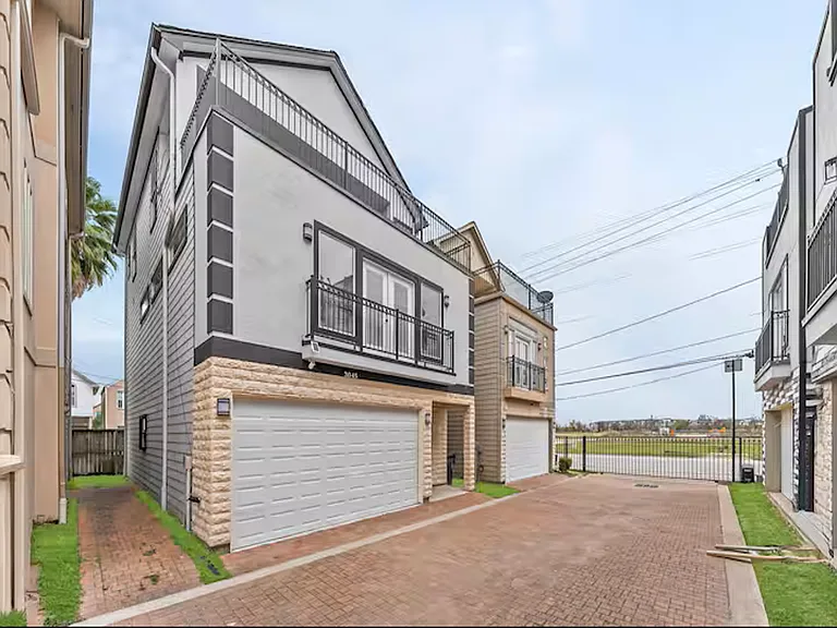 3045 Clinton Dr — Photo 12