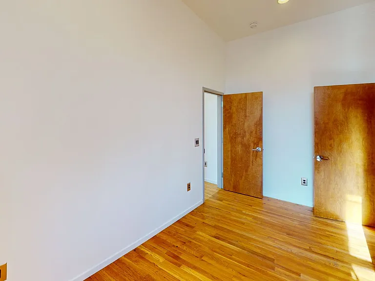 402 Broad St — Photo 17