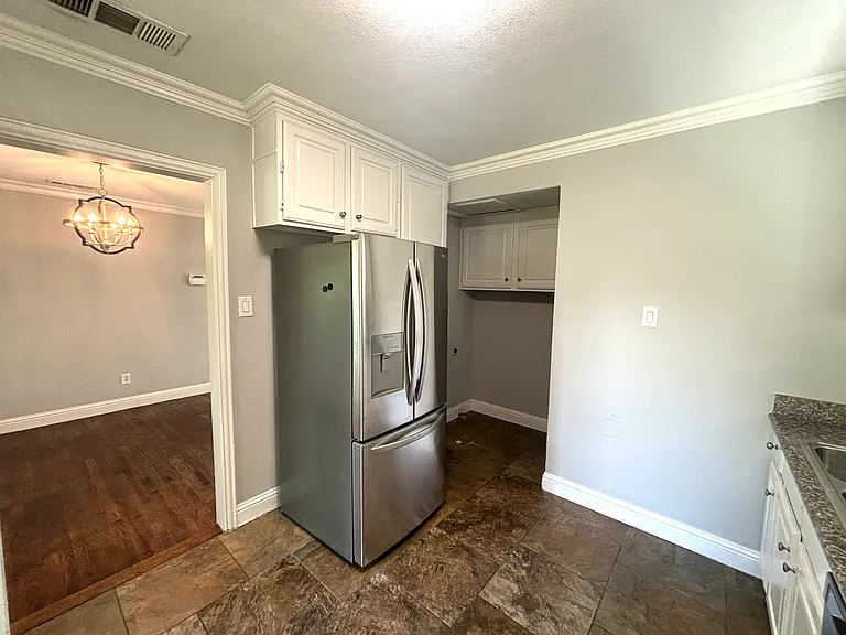 3835 Hawick Ln — Photo 7
