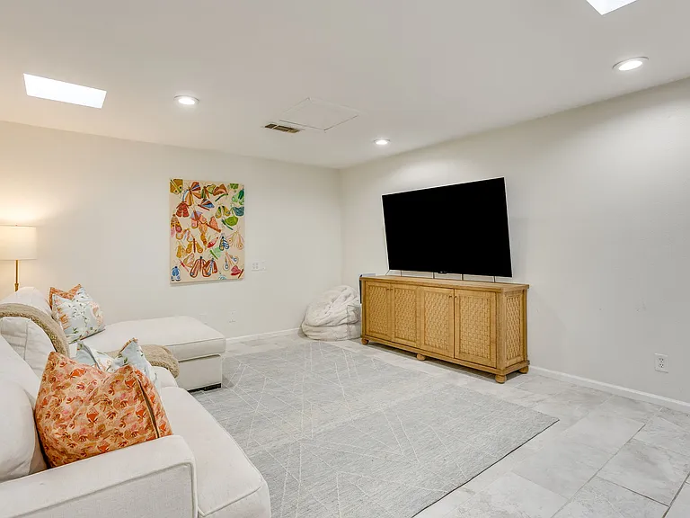 2541 Walsh Ct — Photo 18