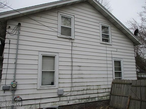 3rd image of 301 N Lowe St