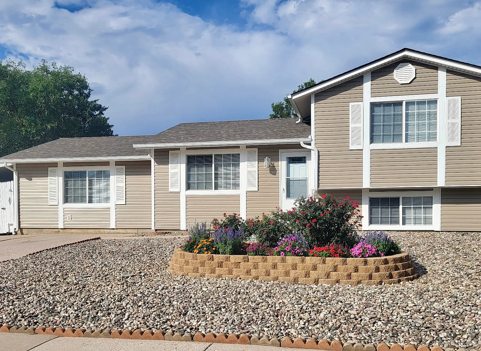 4 bed, 2000 sqft, $2,200 — Photo 1