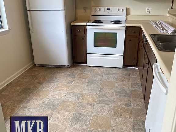 2nd image of 1111 East Dr APT B
