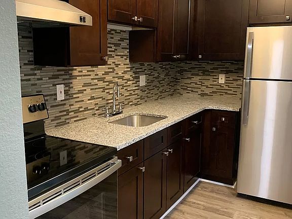 2nd image of 1251 Kenwood Ave #2