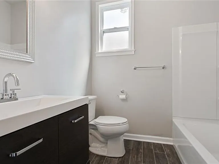 2534-2536 Lavender St — Photo 10