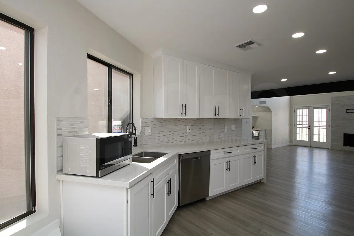 3 bed, 2.0 bath, 1990 sqft, $2,999 — Photo 4