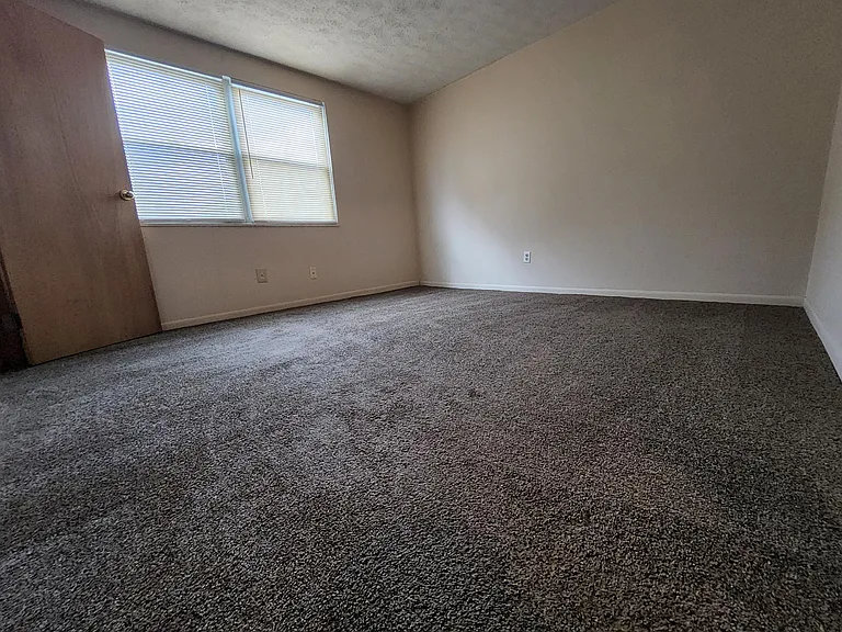 1668 Colonial Dr — Photo 7