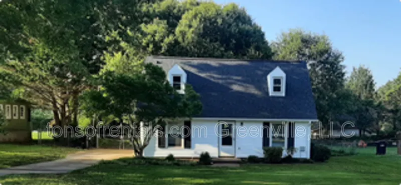 3 bed, 1.5 bath, 1170 sqft, $1,695 — Photo 1