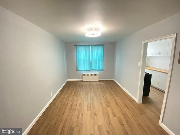 3rd image of 1558 McKinley St