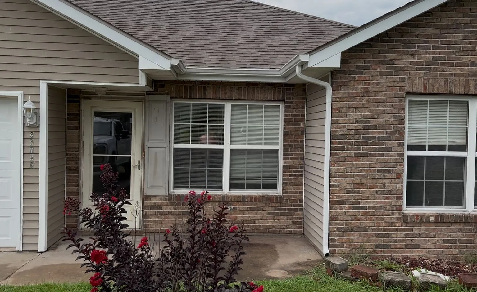 2 bed, 1100 sqft, $1,250 — Photo 1
