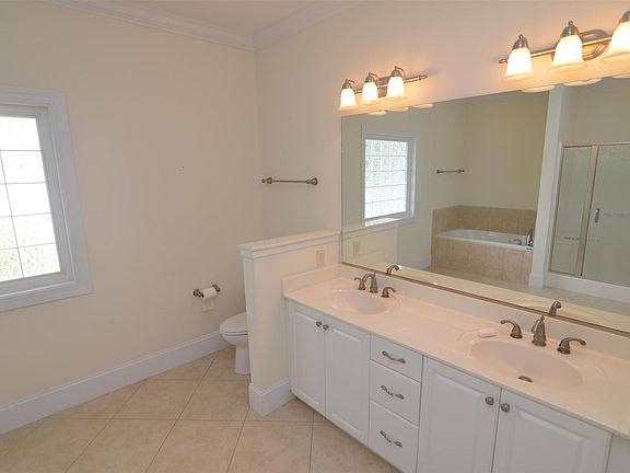 5th image of 2459 Glen Dr