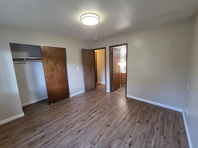 240 Breakwater Dr — Photo 7