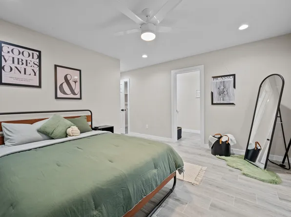 9024 Sherbourne St, Houston, TX 77016