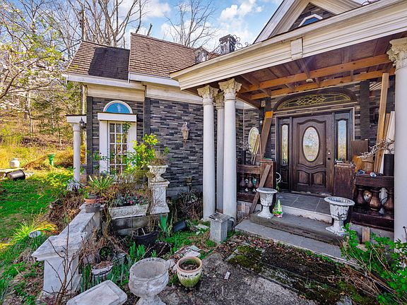 3rd image of 1303 Springview Dr