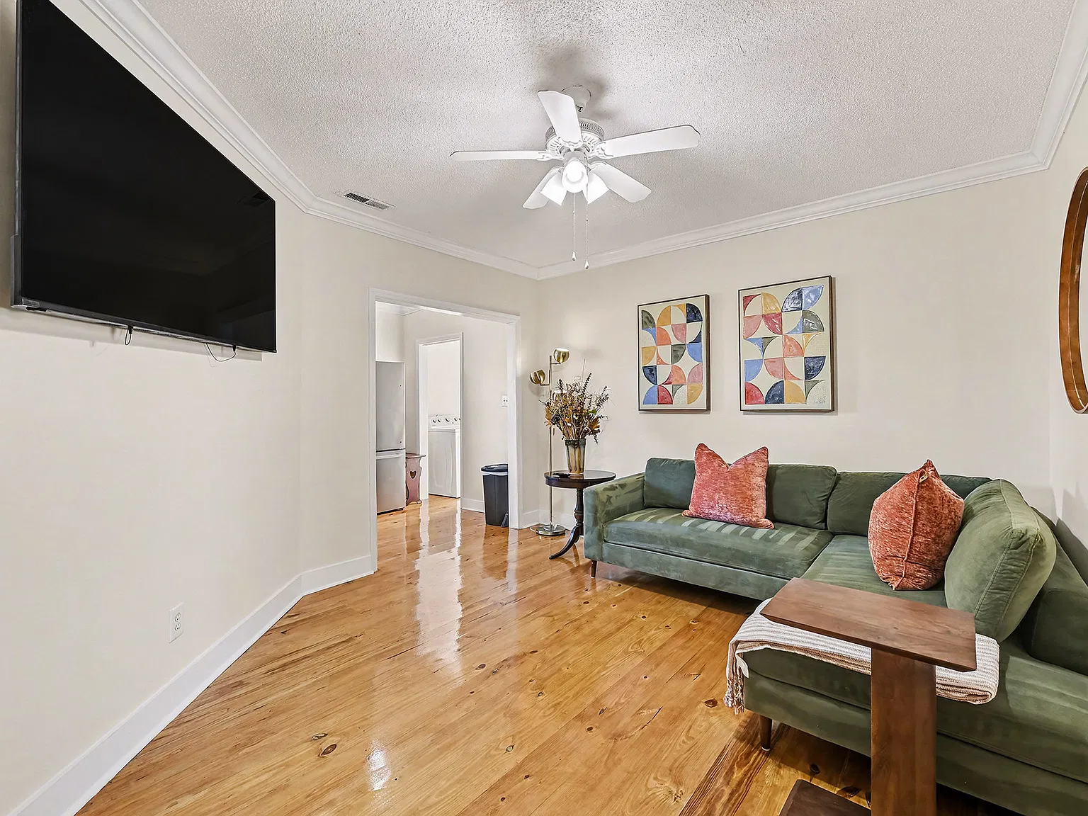 2 bed, 980 sqft, $2,750 — Photo 1