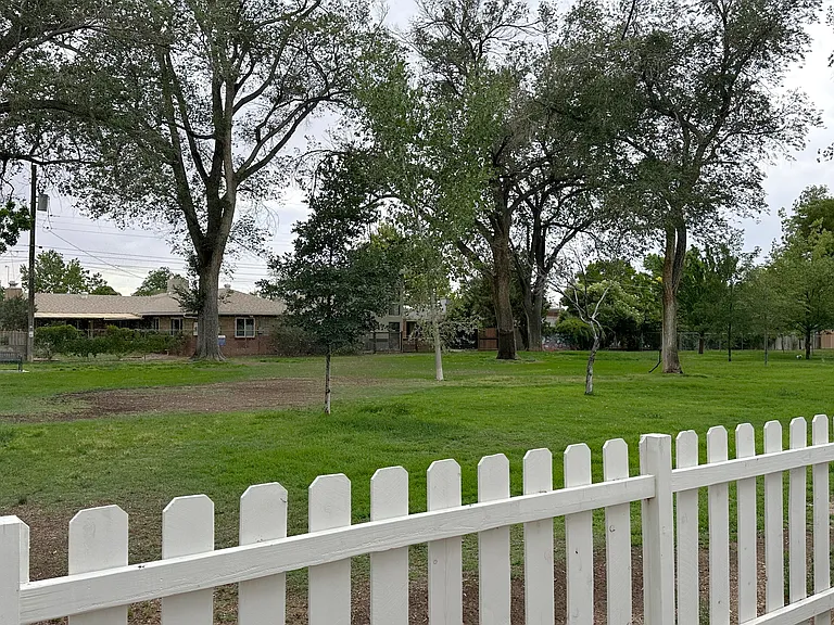 801 Solano Dr NE — Photo 24