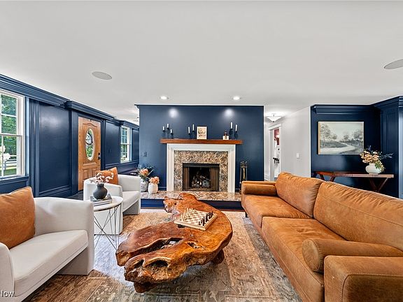 3rd image of 16970 Auburn Rd