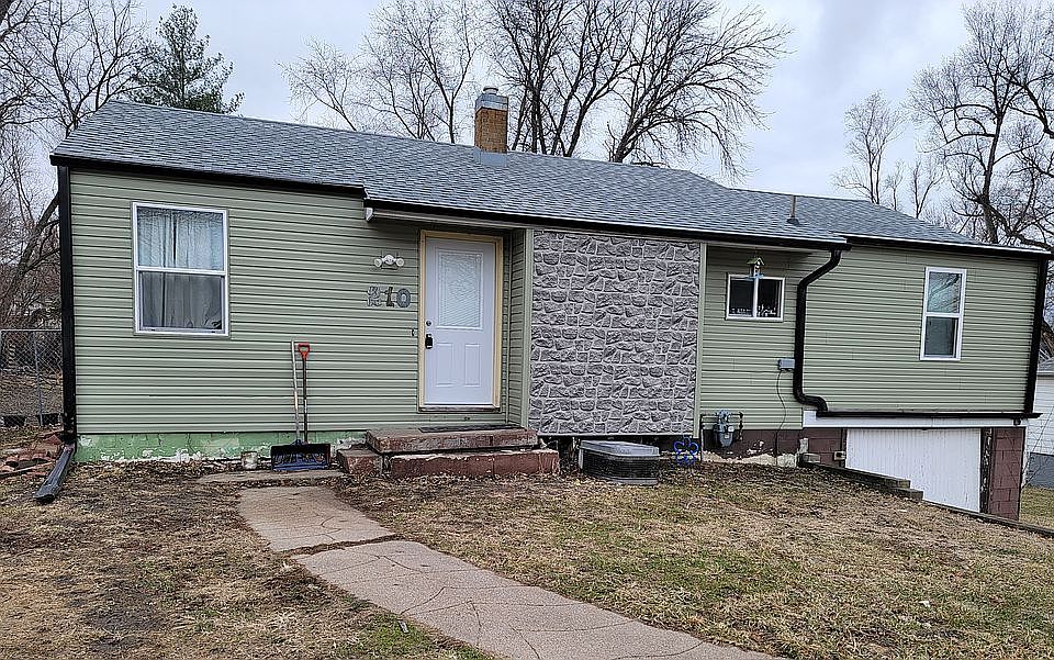 1st image of 210 Oakwood Ave