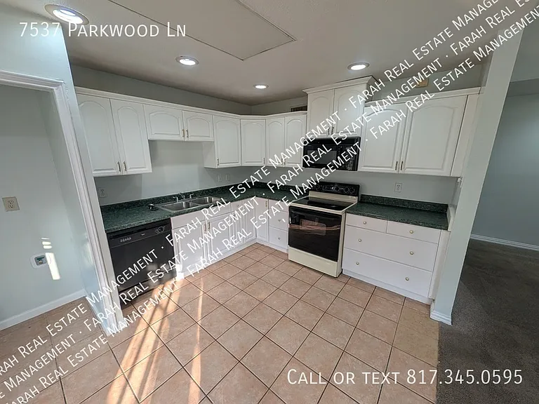 7537 Parkwood Ln — Photo 8