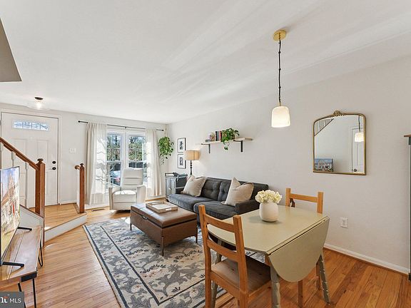 3rd image of 2956 Kings Station Ct