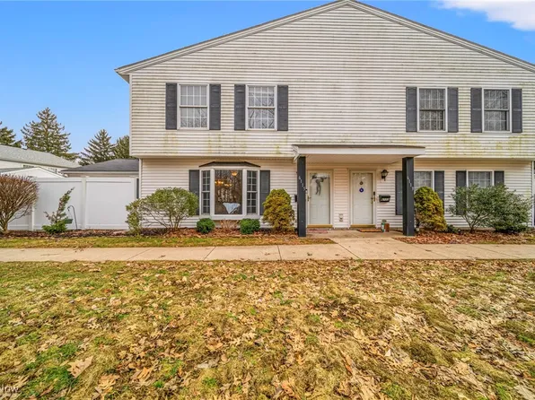 6115 Pineview Dr, Madison, OH 44057