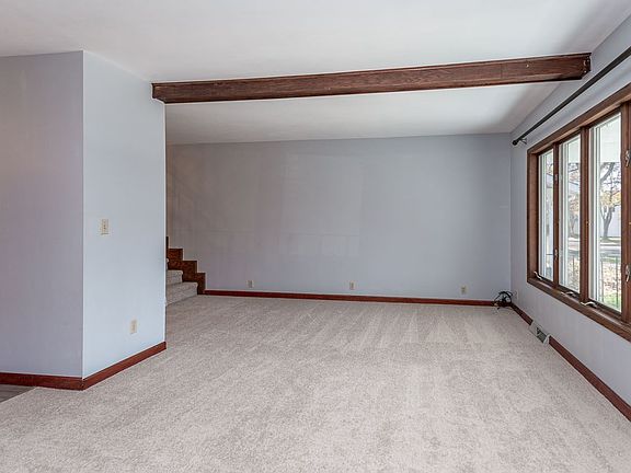 4th image of 504 Park Ave