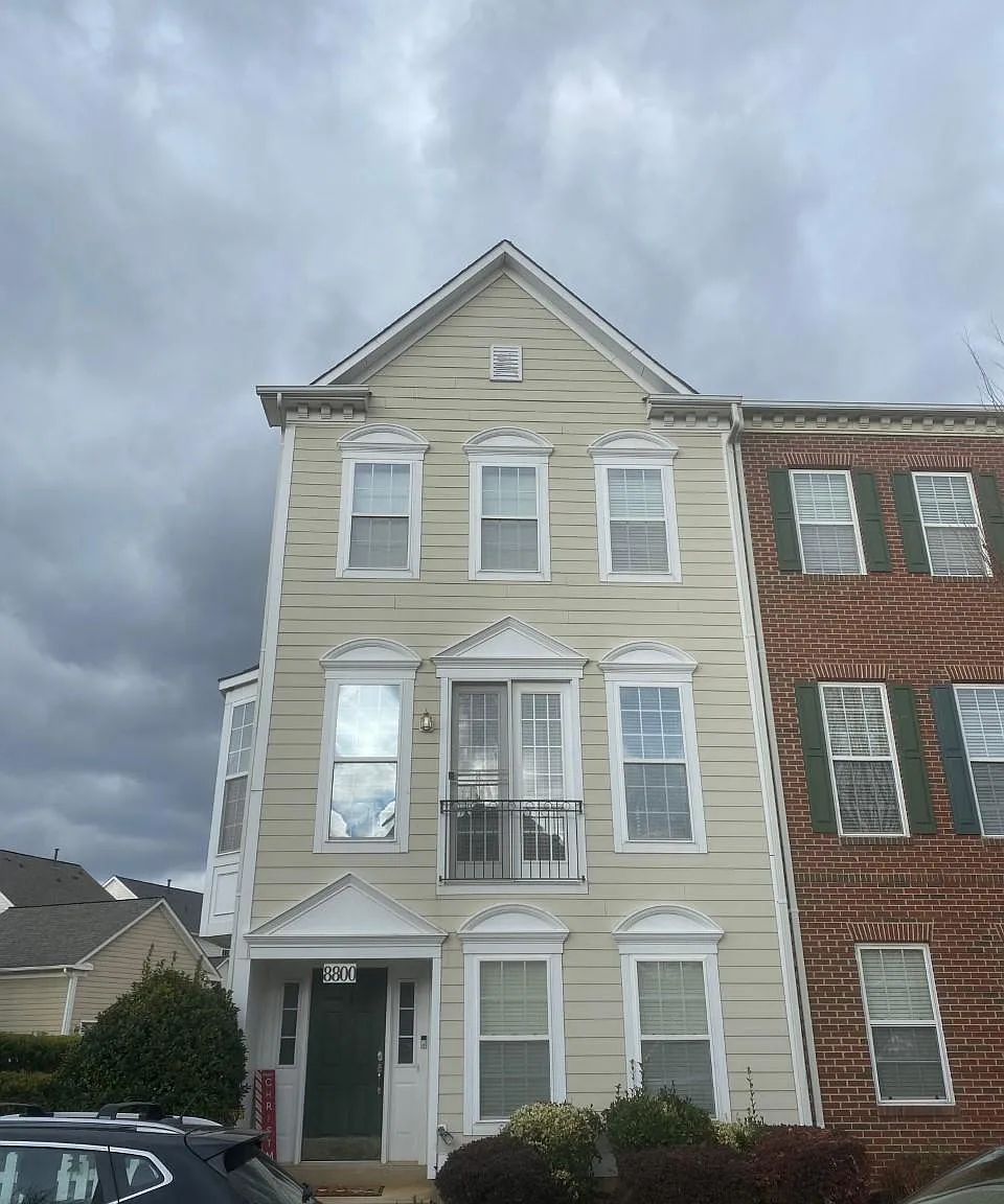 3 bed, 3.5 bath, 2379 sqft, $3,000 — Photo 2