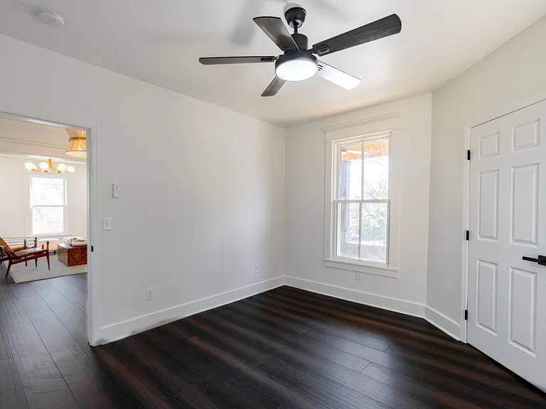1017 Thompson Pl — Photo 10