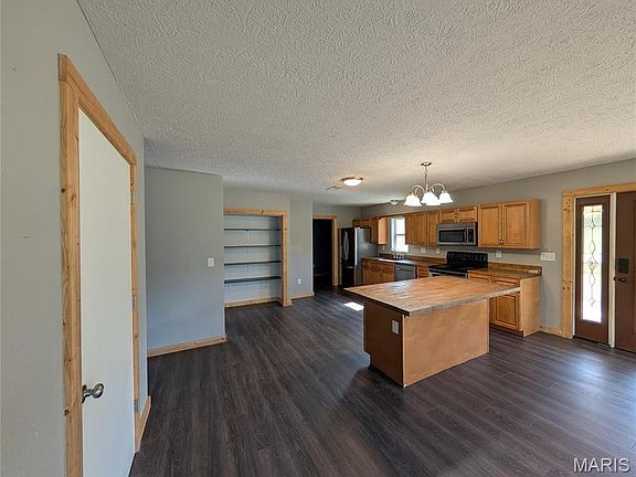4th image of 23020 Snowberry Dr