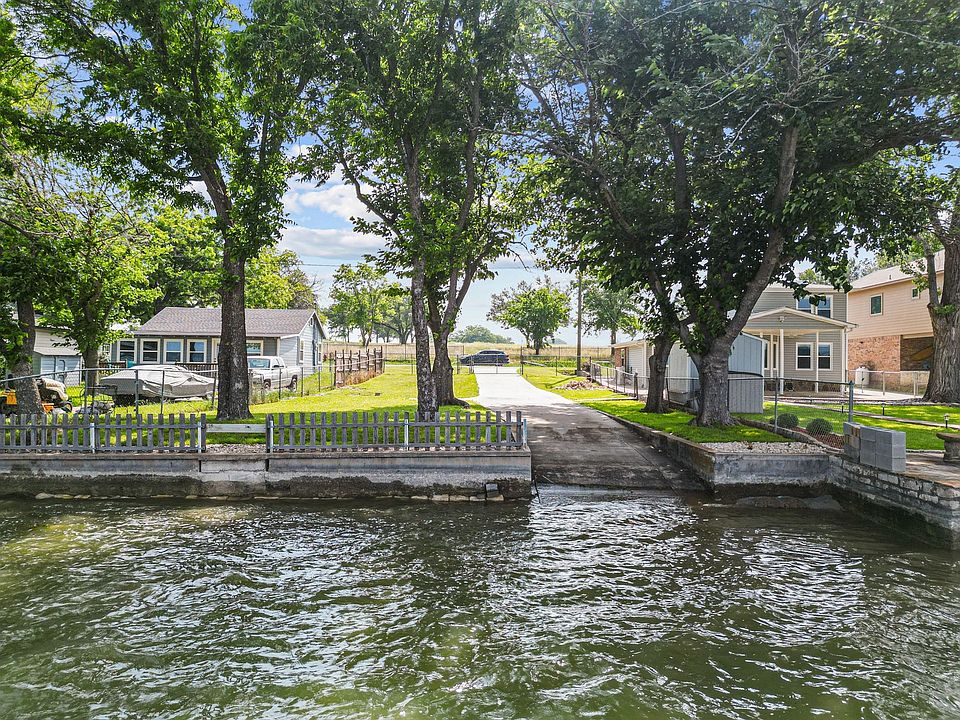 1st image of 1943 E Lake Dr