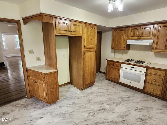 5th image of 28 Farley Ln