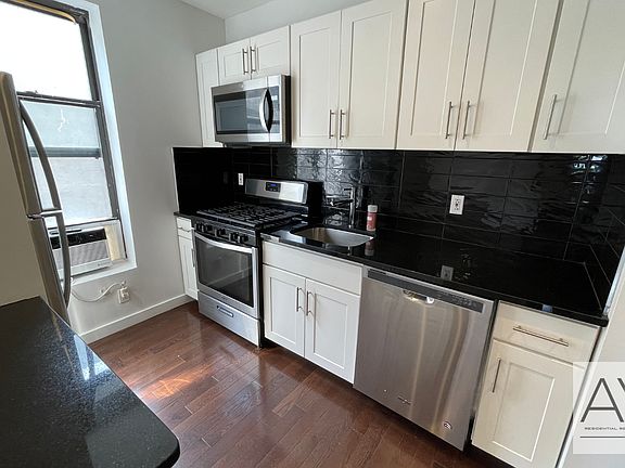 2nd image of 395 Saint Johns Pl APT 4