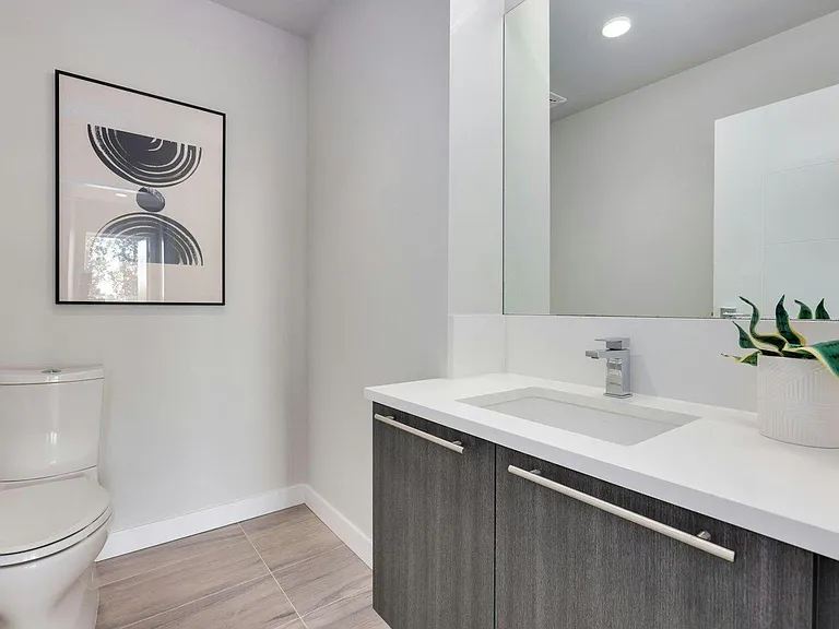 5033 Cambie St #604 — Photo 17