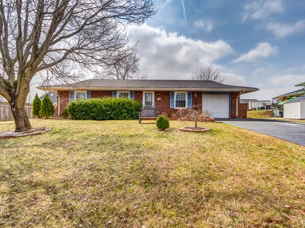 103 E Amhurst St, Sterling, VA 20164