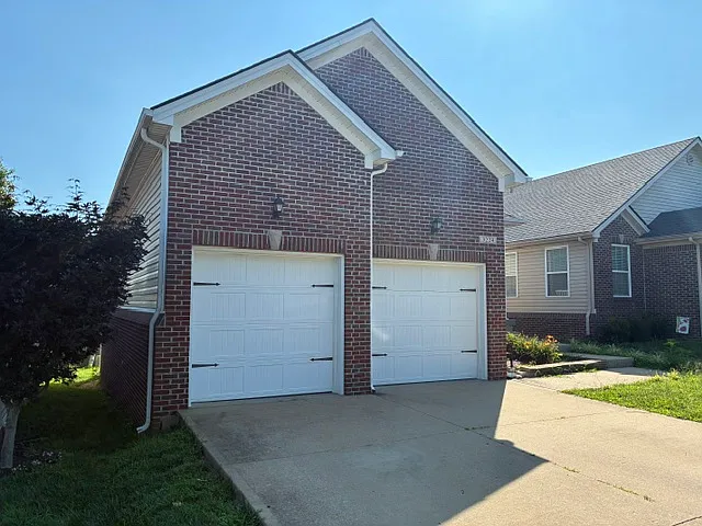 4 bed, 2688 sqft, $2,395 — Photo 2