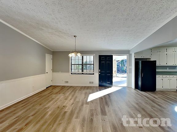 3rd image of 135 Stephens Dr