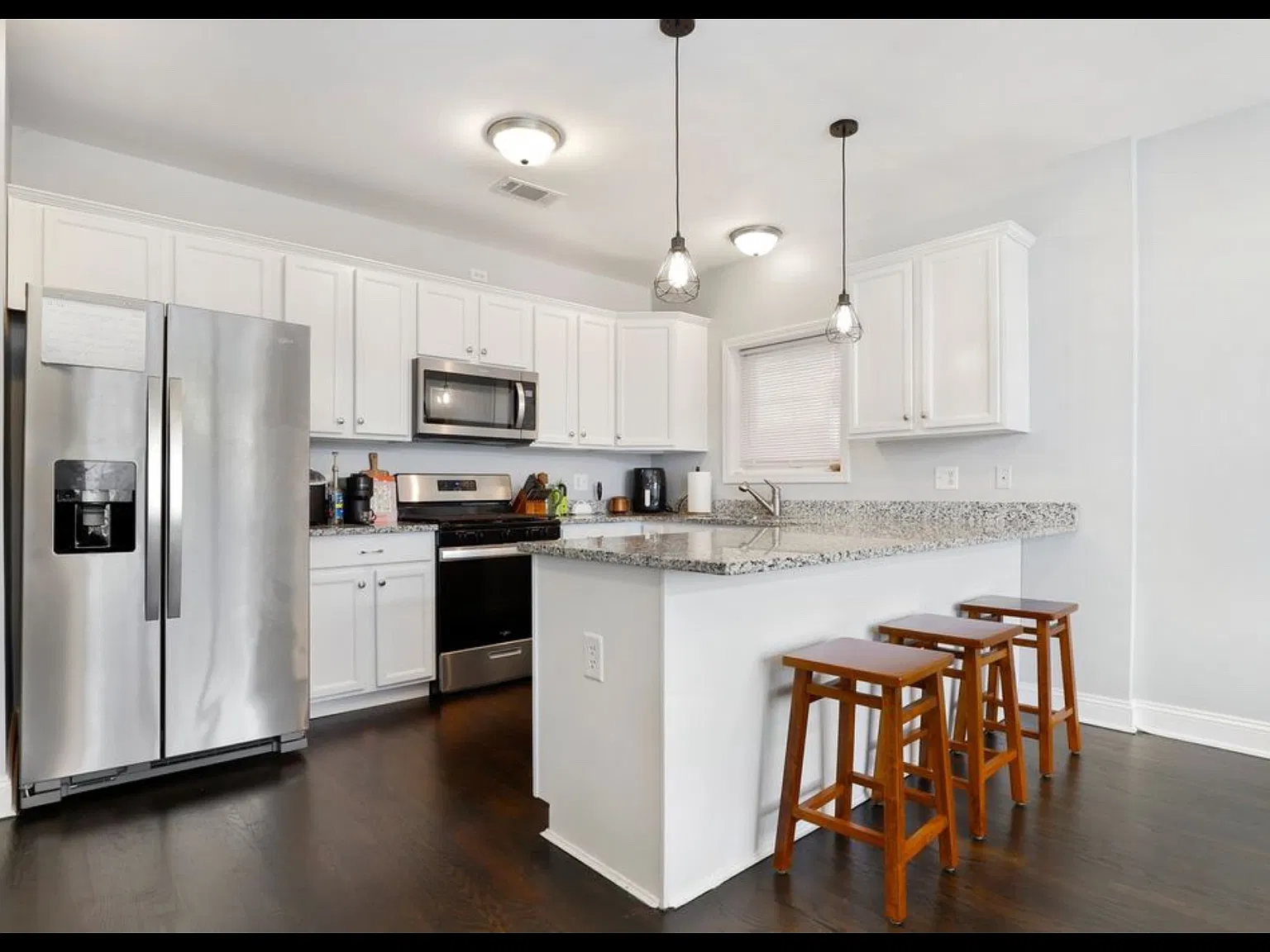 2 bed, 1200 sqft, $2,400 — Photo 3
