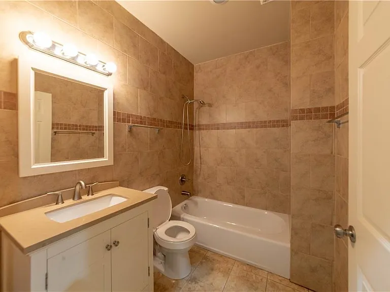 1371A Clermont Ave — Photo 17