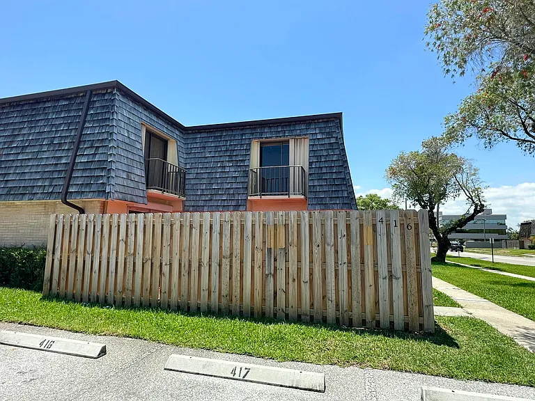 416 Arabian Rd — Photo 3