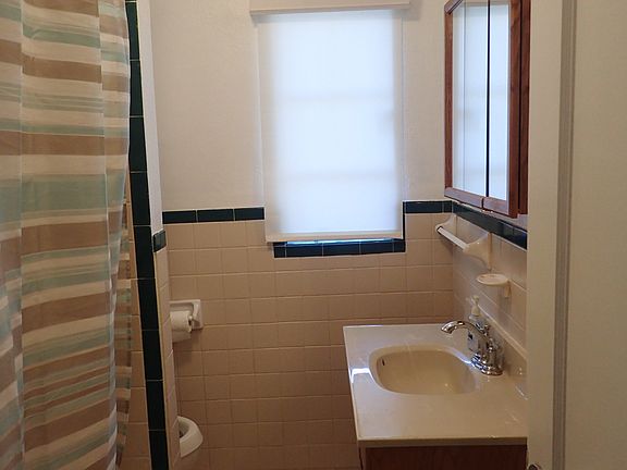 2nd image of 224 Richmond Dr SE
