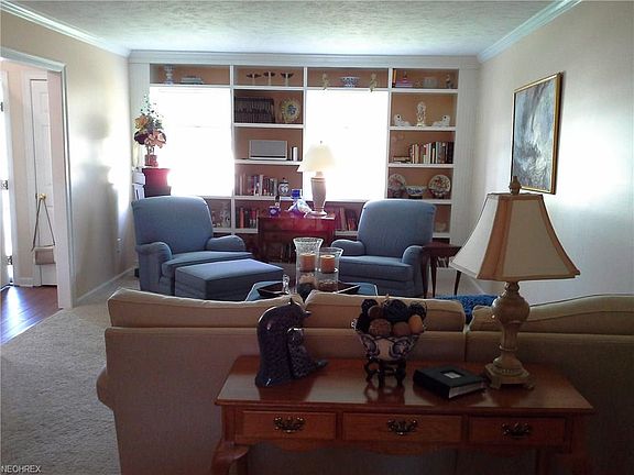 5th image of 212 Woodbridge Ln