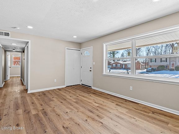 5th image of 803 Flicker Rd