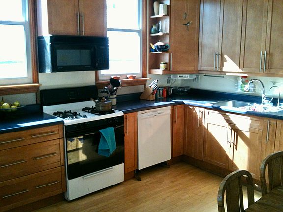 3rd image of 2335 N Rockwell St #2