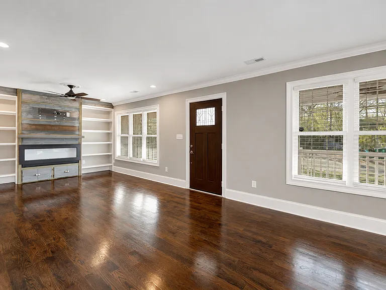2511 Yadkin Ave — Photo 3